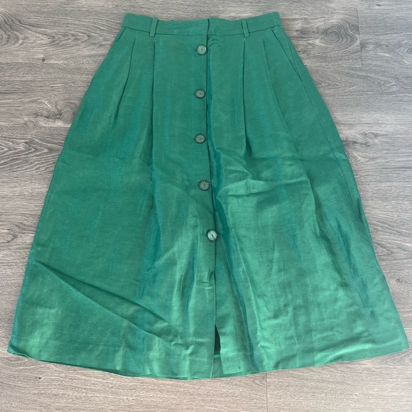 Beautiful green skirt - Picture 1 of 1